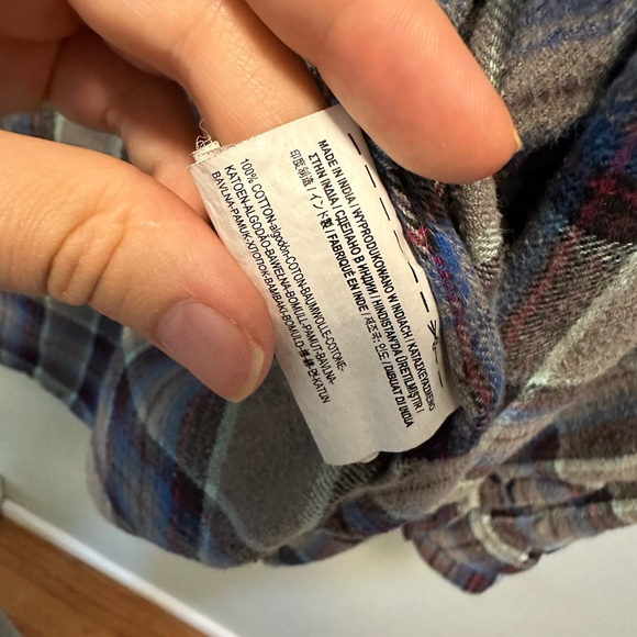 Vans • Flannel Button Up - Picture 5 of 5